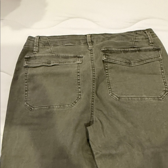 Women's Cropped Jeans in Olive - Picture 4 of 4